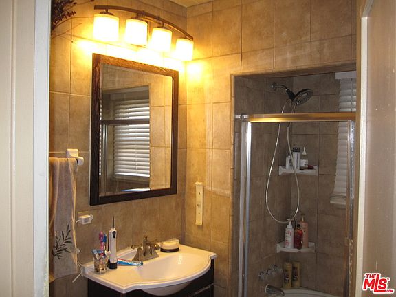 5th image of 512 W 104th Pl
