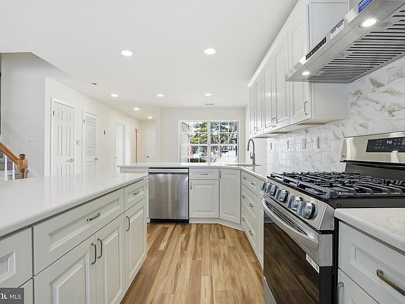 4th image of 1004 Waterford Rd