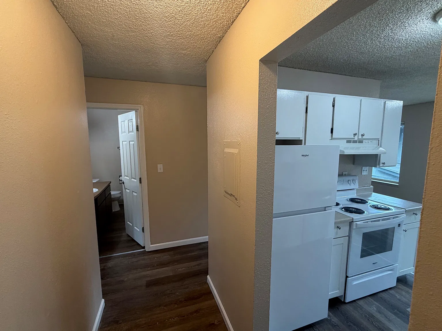 2 bed, 800 sqft, $1,200 — Photo 3