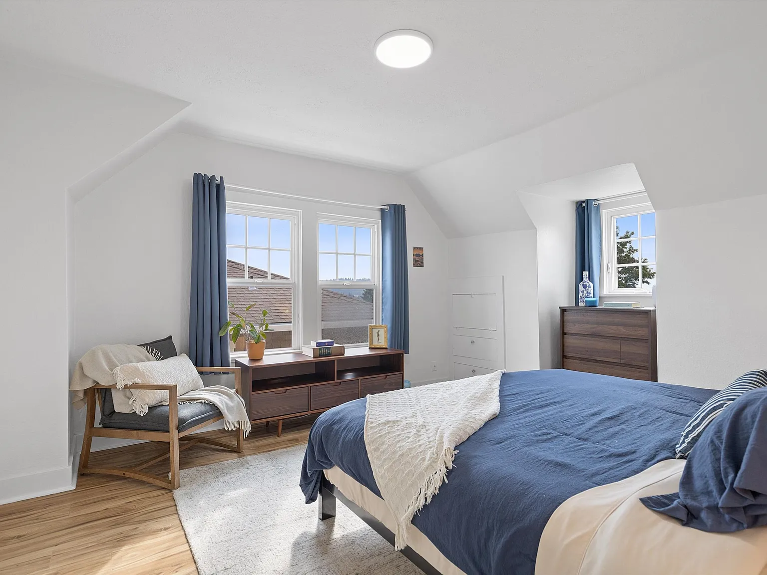 3 bed, $3,999 — Photo 3