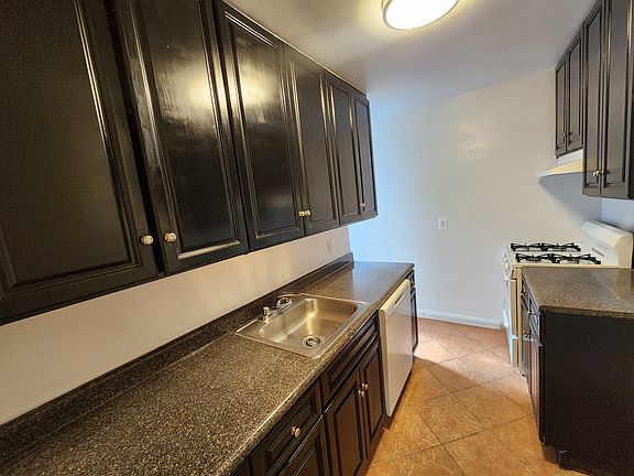 3rd image of 14128 84th Dr #3A
