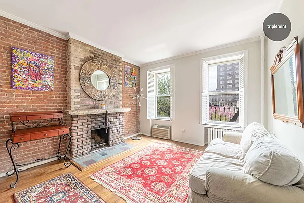 Sold by Triplemint | media 1