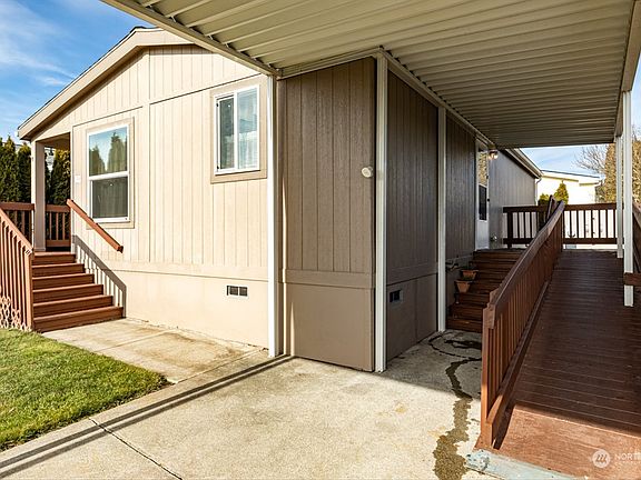 4th image of 225 NE Ernst Street #36