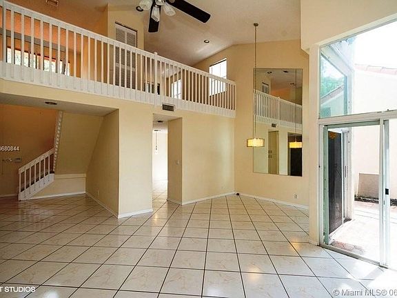 4th image of 3920 Hyde Park Cir