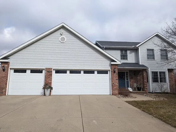 9255 Waylon Ct, Bloomington, IL 61705