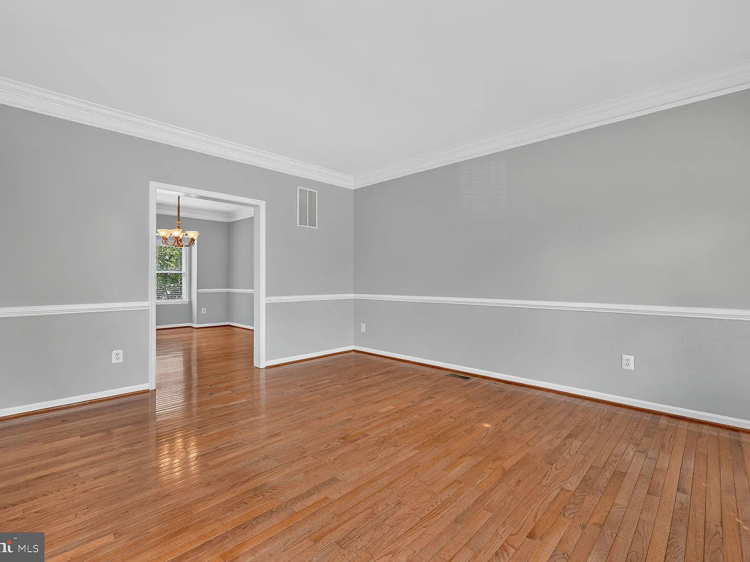 5 bed, 3.5 bath, 3775 sqft, $4,890 — Photo 4