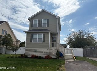 201 Riviera Dr, Toms River, NJ 08753