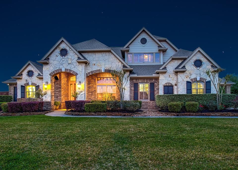 1st image of 17703 Fairhaven Lake Dr