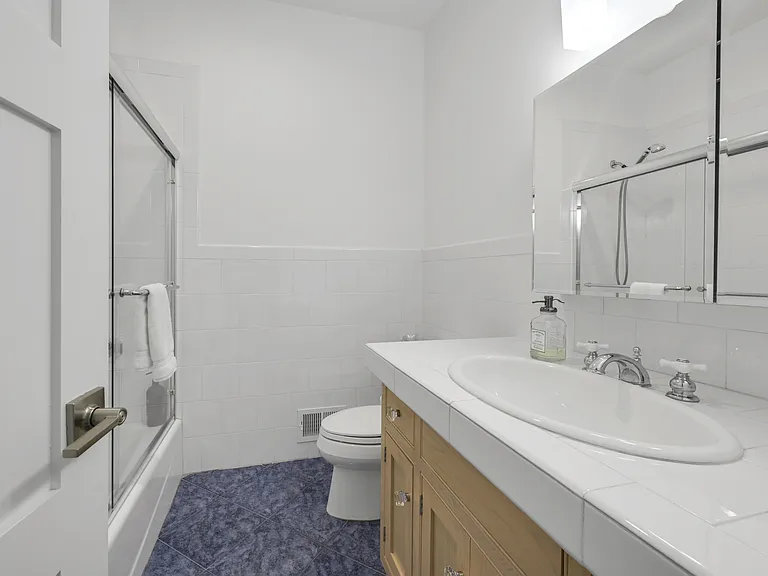 18 Remsen Ln — Photo 18