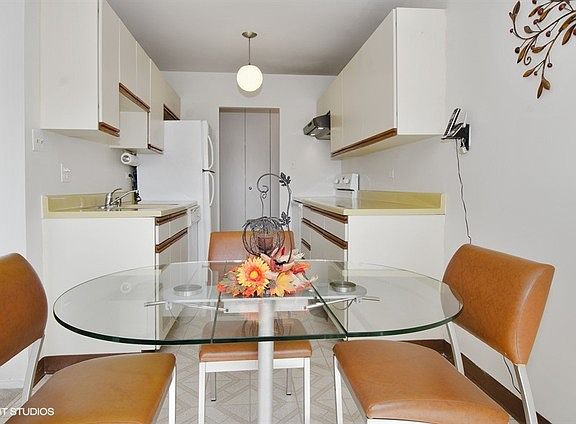 5th image of 7141 N Kedzie Ave APT 907