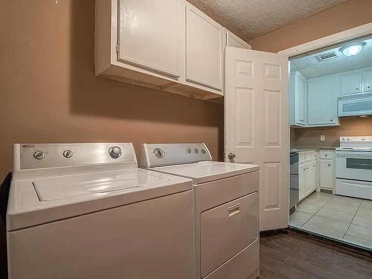 4518 Oak Shadows Dr — Photo 8