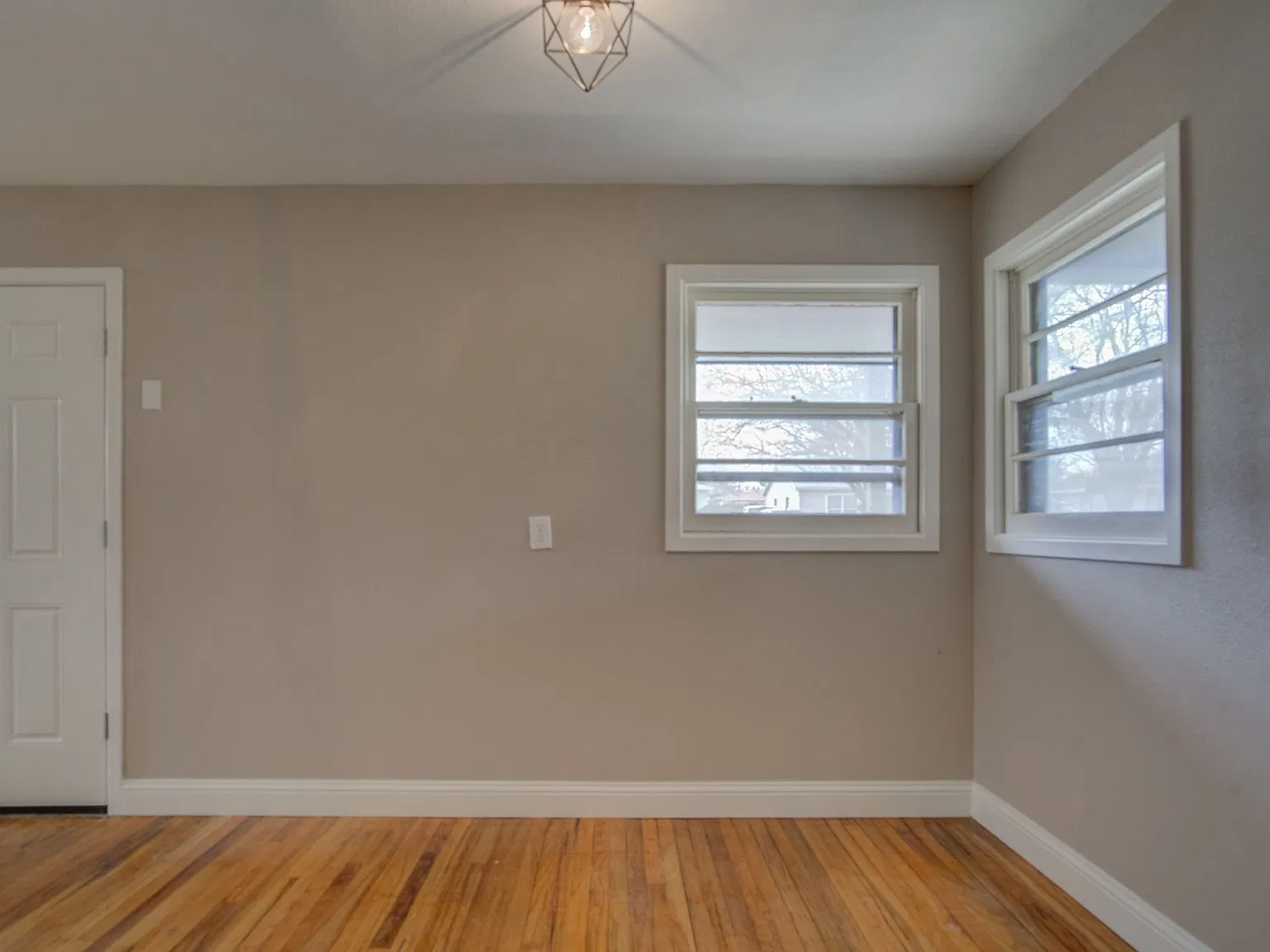 3 bed, 1.0 bath, 1100 sqft, $1,000 — Photo 4