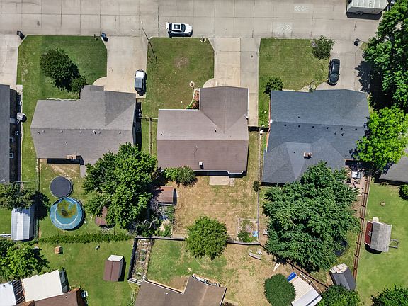 3rd image of 113 Magnolia Ave