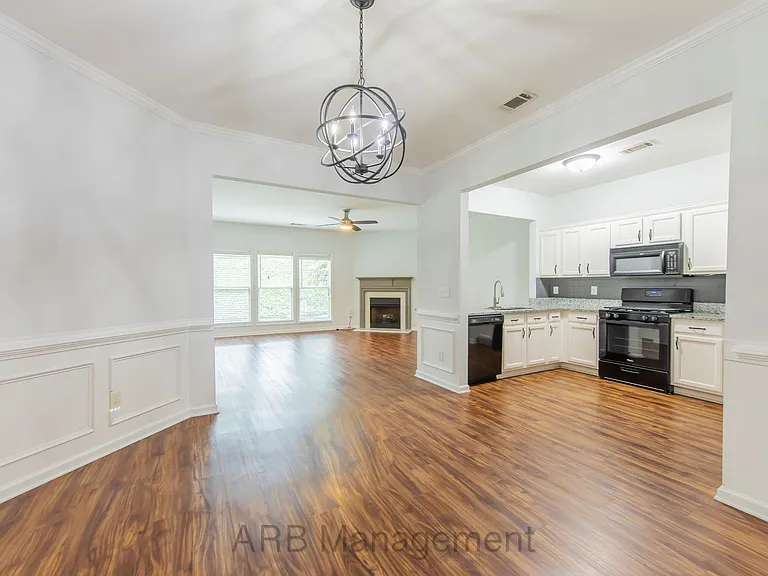 4922 Sherwood Way — Photo 3