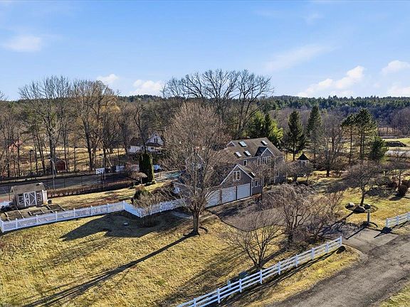 3rd image of 98 Dow Road