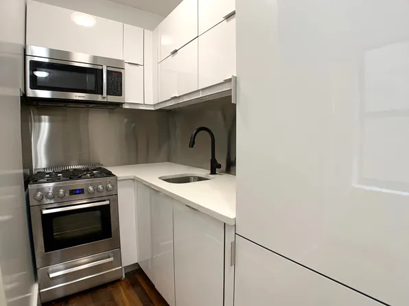 455 Hudson Street image 1 of 4