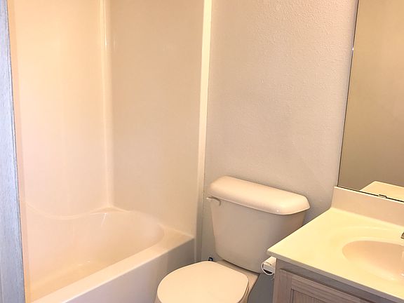 2nd bath, new vanity not sho