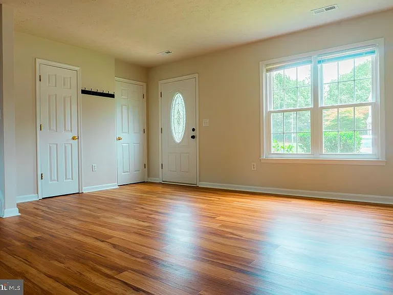 9836 Plaza View Way — Photo 4