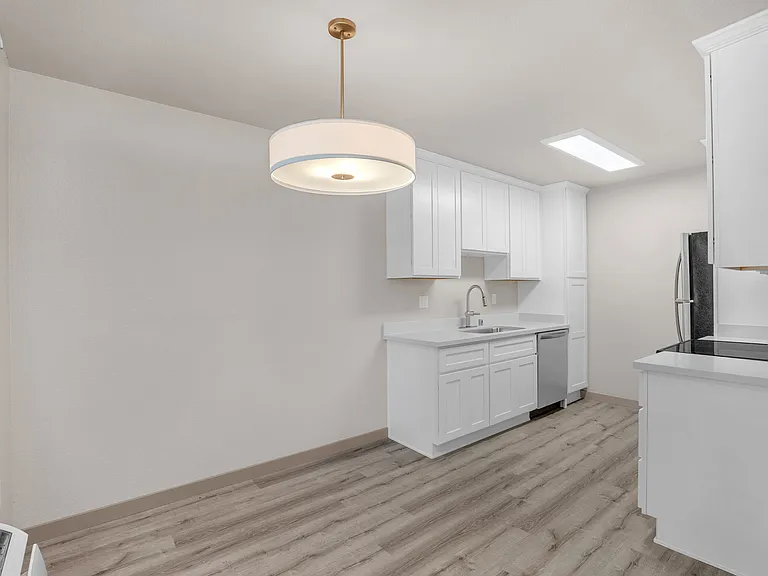 River Walk Apartments — Photo 13