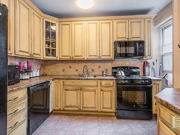 2nd image of 100 Bennett Ave APT 2H
