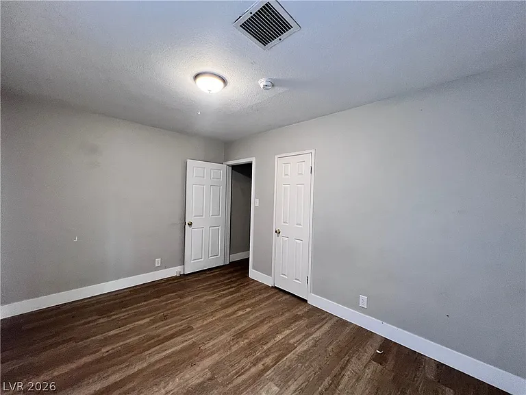 2410 Poplar Ave — Photo 5