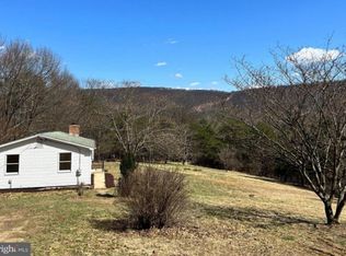 200 Sleepyview Ln, Berkeley Springs, WV 25411