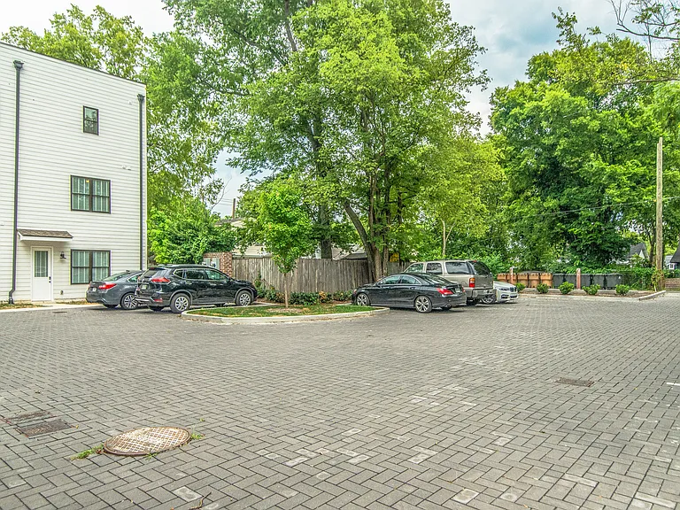 418 Douglas Ave — Photo 30