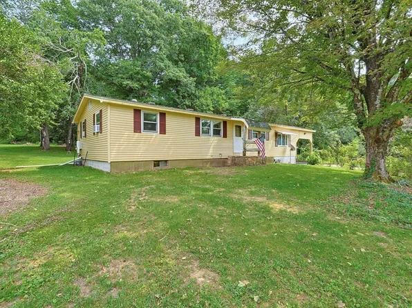 1075 W Brookfield Rd, New Braintree, MA 01531