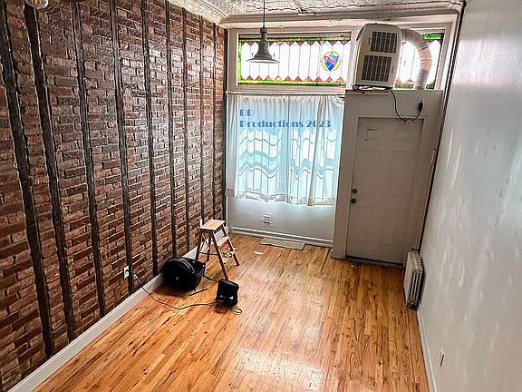 5th image of 198 Nassau Ave APT 2