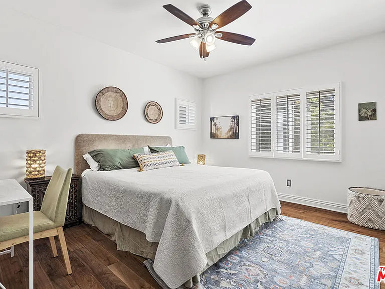 4544 Tobias Ave — Photo 53