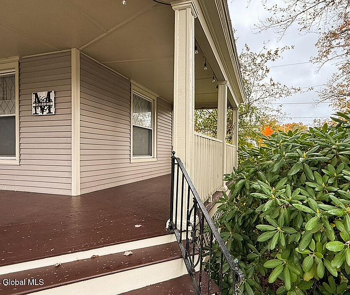 4th image of 126 Kingsboro Avenue