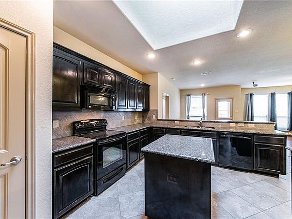 5th image of 3120 Buckthorn Ln