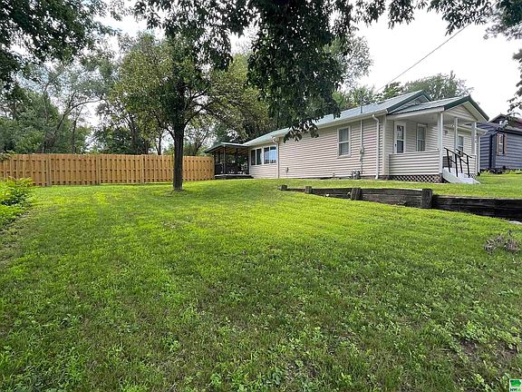 2nd image of 2206 Villa Ave