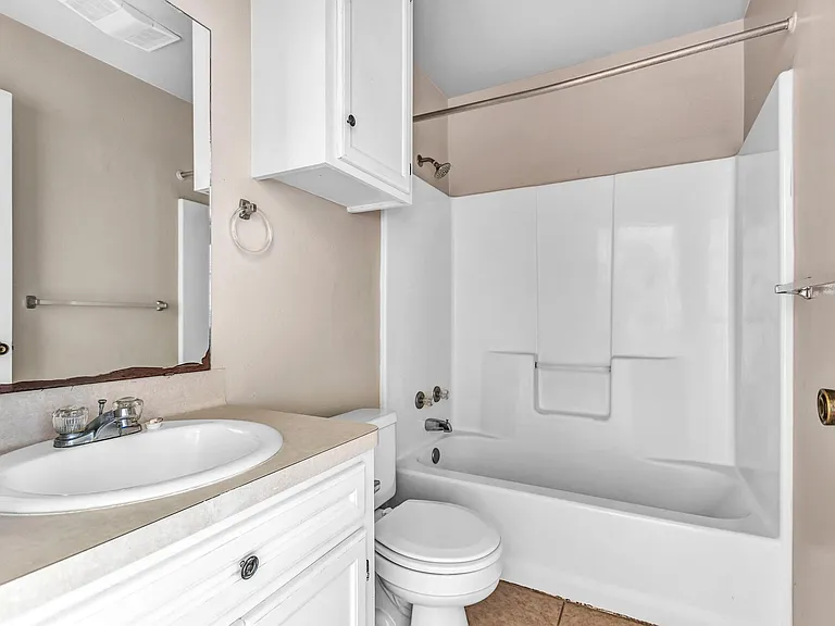 1714 Medina Dr — Photo 16