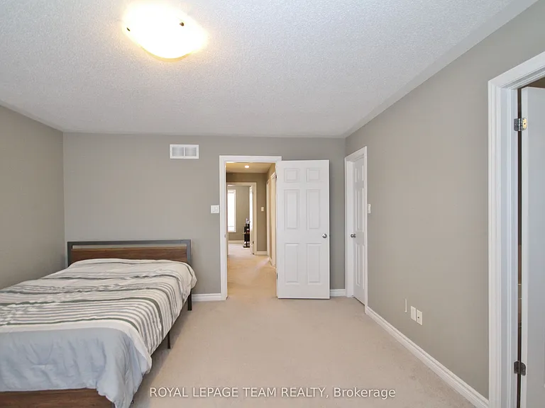 302 Tourmaline Cres — Photo 18