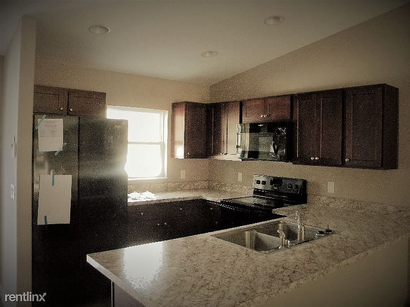 1st image of 1208 W Evergreen Dr