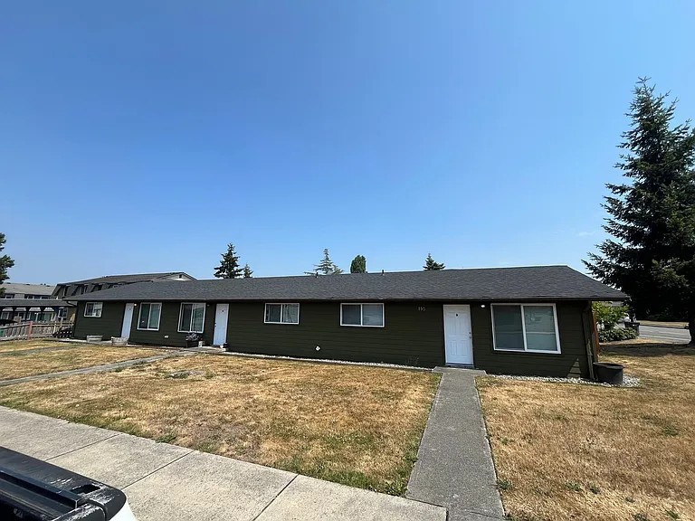 110 Stanford Dr — Photo 1
