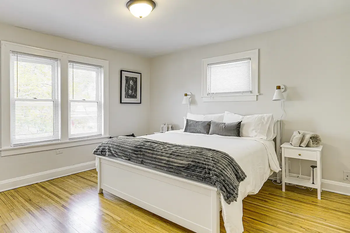 Building Photo - 34 N Haldy Ave #34