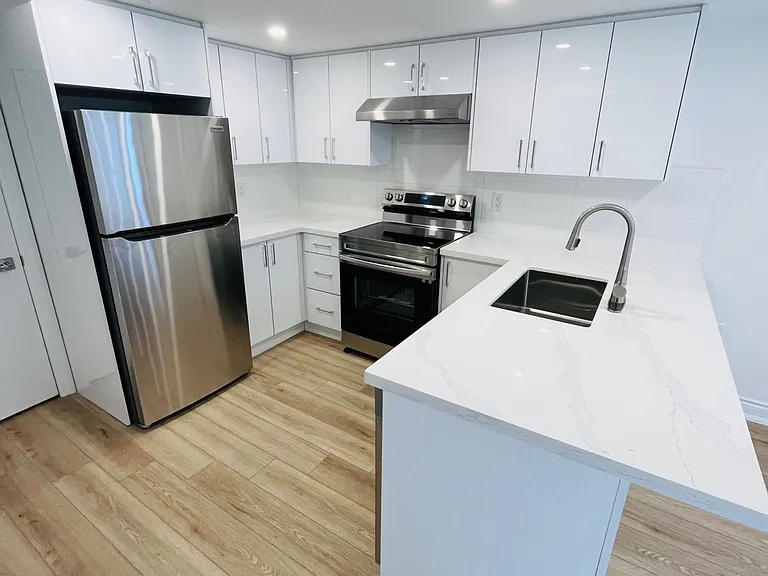 54 Riverdale Dr #LOWER — Photo 2