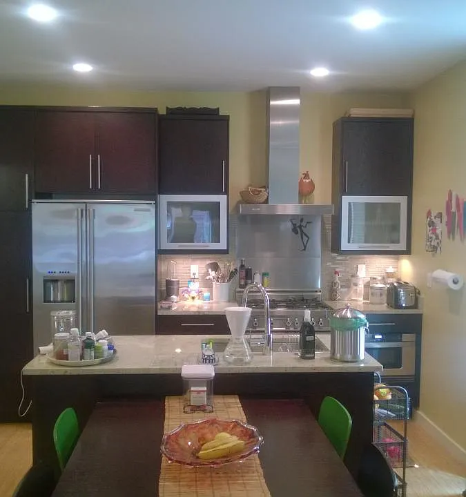 Dining area to kitchen