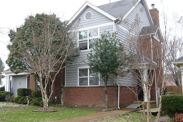 725 Walnut Woods Cv N — Photo 1