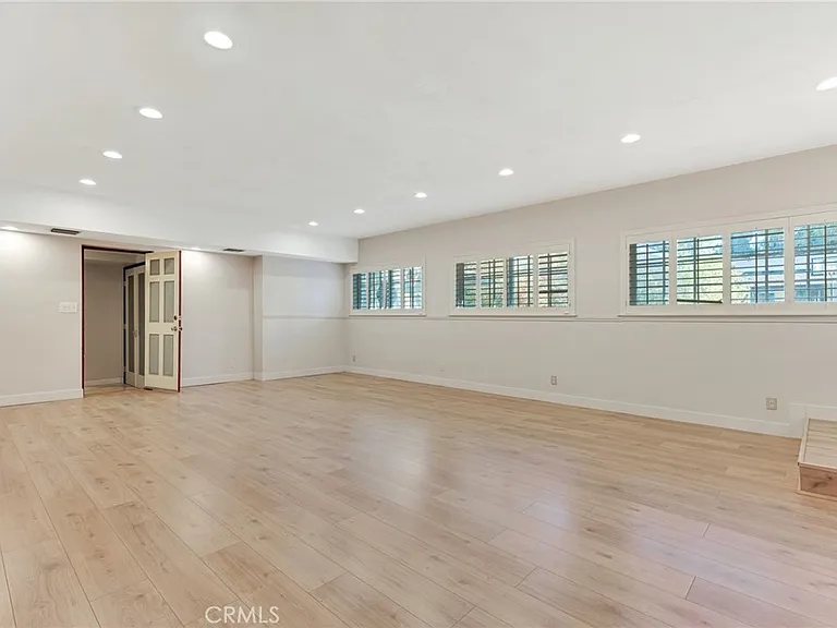 22781 Macfarlane Dr — Photo 22