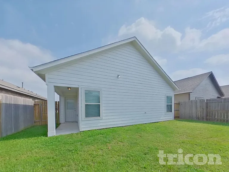 9829 Glen Brook Ln — Photo 16
