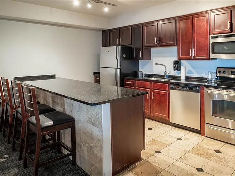 700 E 8th St #7L — Photo 18
