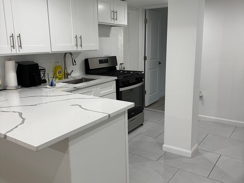 2nd image of 1812 Tomlinson Ave Unit 1