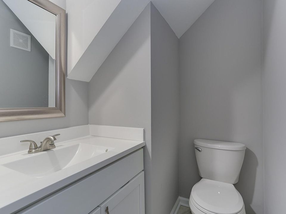 1st image of 3362 Bangor Cres E