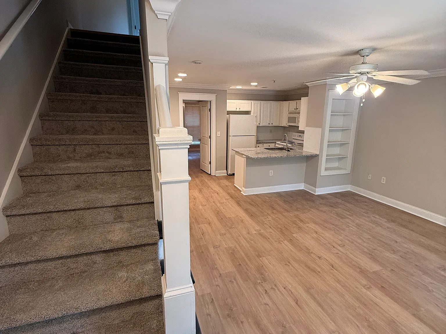 3 bed, 1406 sqft, $1,800 — Photo 2