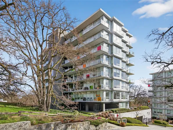 4011 Rainbow Hill Ln #602, Saanich, BC V8X 0A6