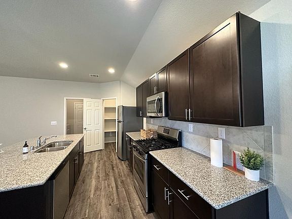 5th image of 2031 Argos Dr