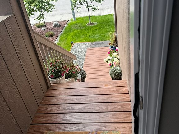 4th image of 271 Shageluk St
